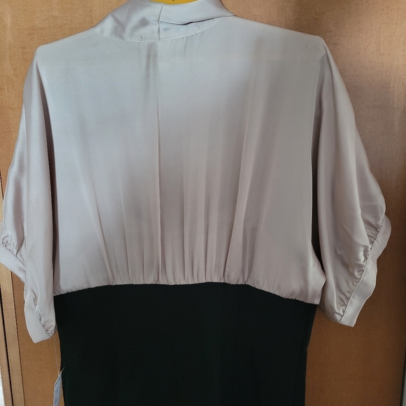 Women's V-Neck Dress, Dress Barn Size 12 - Picture 5 of 7